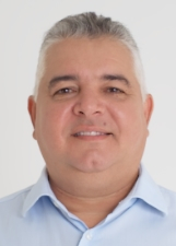 Foto oficial de Charles Bento