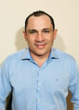 Foto oficial de Carlinhos