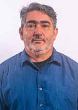 Foto oficial de Ari Santana