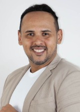 Foto oficial de Charles Crislan