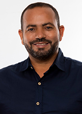 Foto oficial de George de Alírio