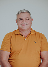 Foto oficial de Carlinhos
