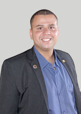 Foto oficial de Carlos Raphael