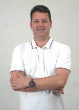 Foto oficial de César Barros