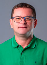 Foto oficial de Henrique Pinheiro