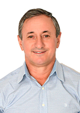 Foto oficial de Carlinhos Cassiano