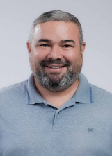 Foto oficial de Gene Almeida