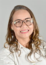 Foto oficial de Lucia Queiroz