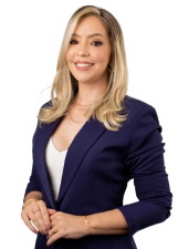 Foto oficial de Adriana Grangeiro